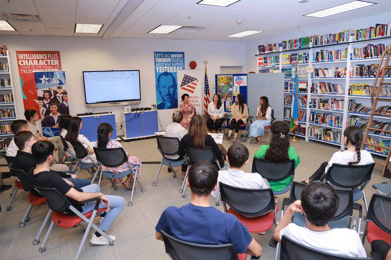 American corner. Американский уголок в Худжанде. U.S Embassy Tashkent. O'zbekistonda ta'Lim.