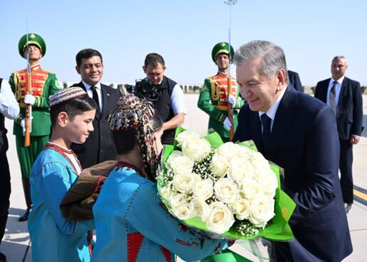 O‘ZBEKISTON RESPUBLIKASI PREZIDENTI SHAVKAT MIRZIYOEV AMALIY TASHRIF BILAN TURKMANISTONGA KELDI