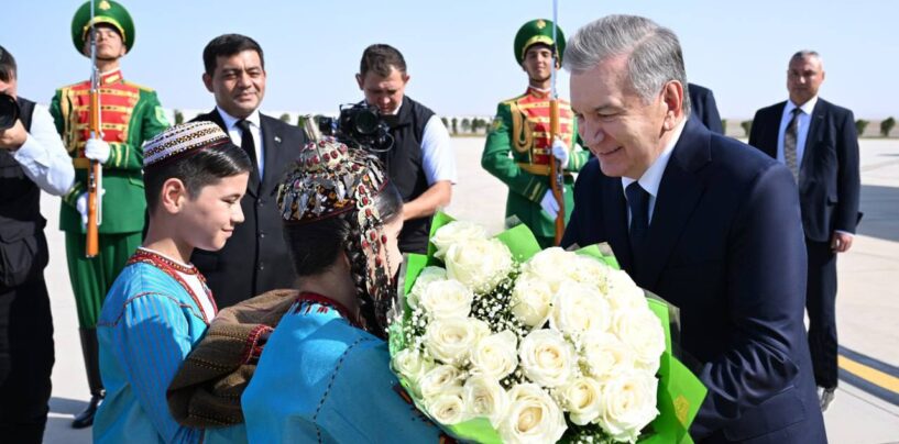 O‘ZBEKISTON RESPUBLIKASI PREZIDENTI SHAVKAT MIRZIYOEV AMALIY TASHRIF BILAN TURKMANISTONGA KELDI