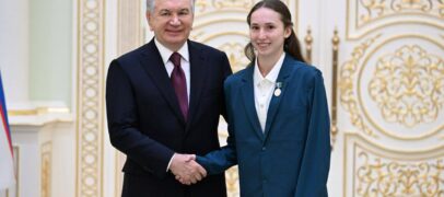 SHAVKAT MIRZIYOYEV MAMLAKATIMIZ MUSTAQILLIGINING 34-YILLIGI MUNOSABATI BILAN DAVLAT MUKOFOTLARINI TOPSHIRDI