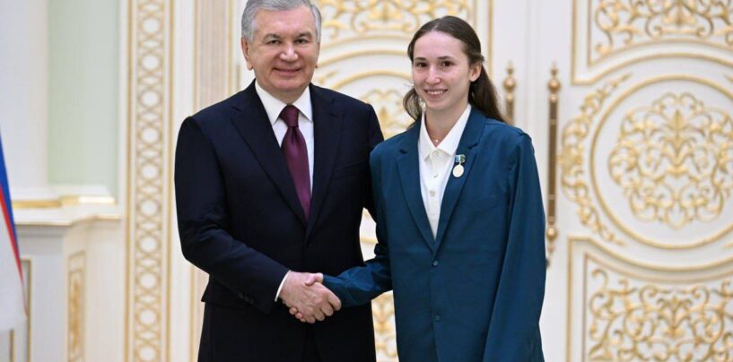 SHAVKAT MIRZIYOYEV MAMLAKATIMIZ MUSTAQILLIGINING 34-YILLIGI MUNOSABATI BILAN DAVLAT MUKOFOTLARINI TOPSHIRDI