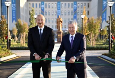 NIZOMIY GANJAVIY NOMIDAGI TA’LIM DARGOHI PREZIDENTLAR TOMONIDAN TANTANALI OCHILDI